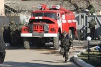 Milisler akaryakıt ve madeni yağlar deposunu işgal etti