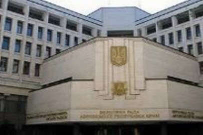 Kırım Özerk Cumhuriyeti Parlamentosu yazısını kaldırdılar