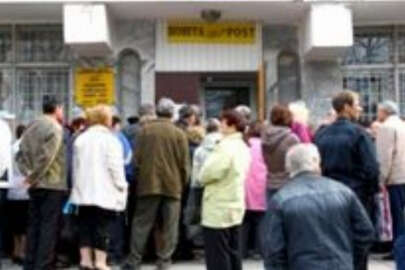 Emeklilerin maaş kuyruğu