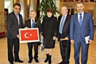 Bartın'dan tel kırma Türk bayrağı, Gül'den cumhuriyet nişanı