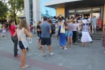 Akmescit’te Rus SIM kartları için uzun kuyruklar oluştu