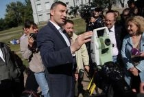 Kiev Belediye Başkanı bina yıkımı çalışmalarını denetledi