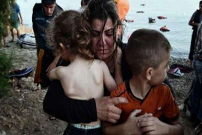 Binlerce kişi rıhtımda gemileri bekliyor