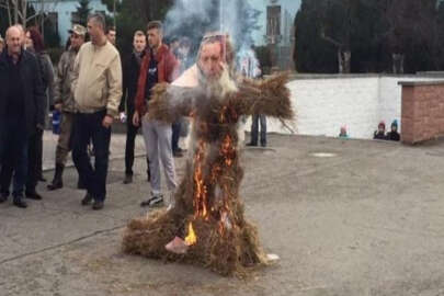Kırım’da Türkiye Cumhurbaşkanı’nın kuklası yakıldı