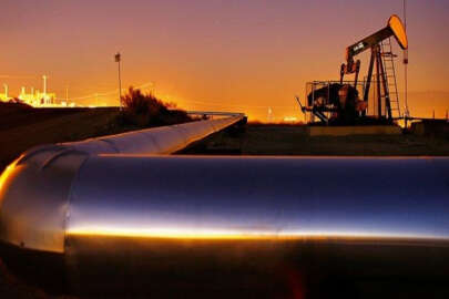 Rusya’nın petrol geliri neredeyse yarı yarıya düştü