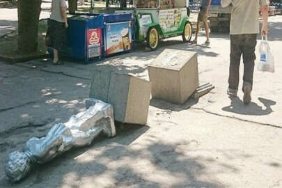 Sivastopol’deki Lenin anıtı devrildi