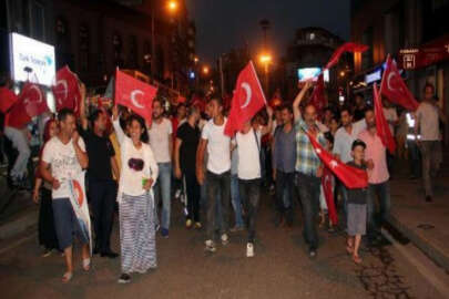 Darbe girişimi pek çok yerde protesto edildi