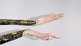 Amerikan Vogue dergisinde Kırım Tatar milli kıyafeti