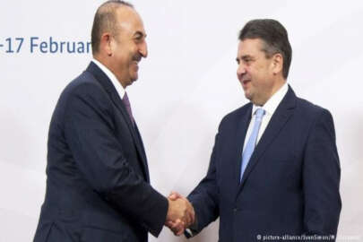 Berlin'de gergin zirve: Çavuşoğlu ile Gabriel görüştü