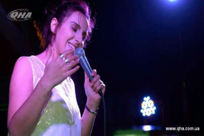 Camala'dan nişanlısına şarkı