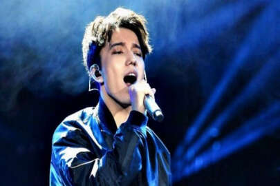 Kazak şarkıcı Dimaş Kudaybergen sesiyle Fransızları büyüledi!