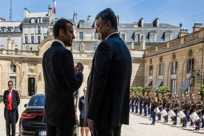 Poroşenko, Macron'la bir araya geldi