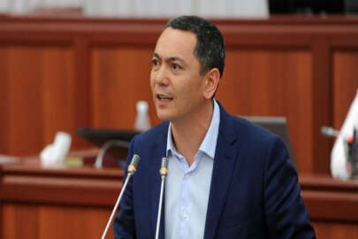 Kırgızistan'da ana muhalefet lideri Ömürbek Babanov istifa etti