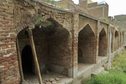 Tebriz'de Akkoyunlu hükümdarı Uzun Hasan'ın eseri yok olmak üzere