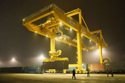 Çin, Kazakistan'a ticaret şehri inşa ediyor