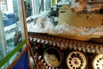 Zırhlı araçla girdiği dükkandan şarap çaldı