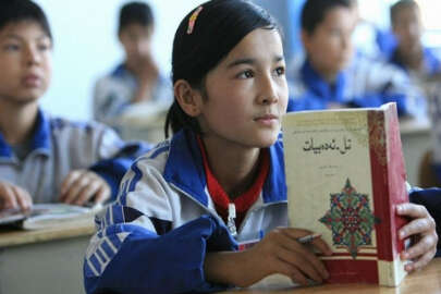Doğu Türkistan'da kapatılan Uygurca eğitim okulları toplama kampı oldu