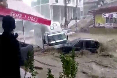 Ankara'da kısa süreli yağış sele sebep oldu