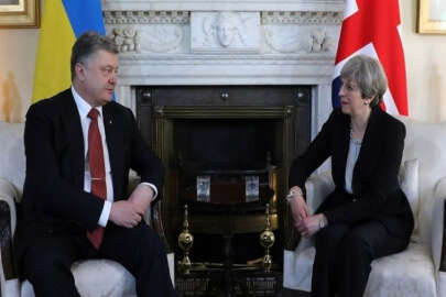 Poroşenko, May ile Rusya’ya yönelik yaptırımları görüştü