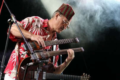 Zonguldak'ta Kırım Tatar gitarist Enver İzmaylov  konseri