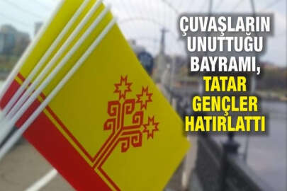 Tatar gençler milli egemenlik gününü unutmadı: Çuvaşistan bayrağı dağıttılar
