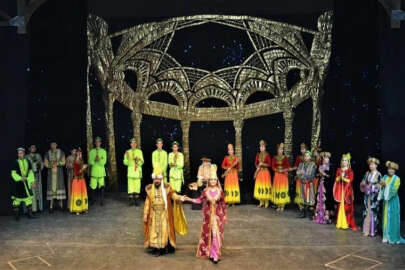 Kazakistan Devlet Uygur Tiyatrosu, Ankara'da sahne aldı