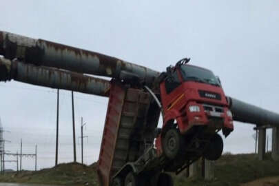 Kerç’te damperi açık unutan kamyon ısıtma hattına çarptı