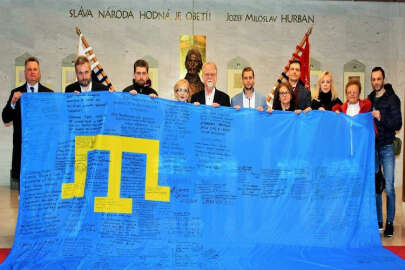 Kırım Tatar bayrağı Bratislava şehrinde açıldı