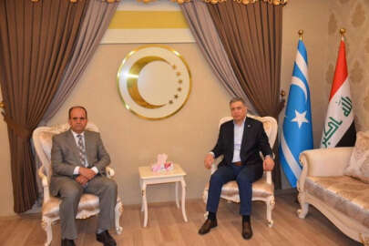 Erşat Salihi'den, Türkmeneli Marşının yazar ve bestecisine teşekkür plaketi