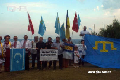 Kırım Tatar bayrağı Antalya'da açıldı