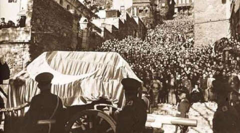 10 Kasım: Türkiye Cumhuriyeti'nin kurucusu ulu önder Atatürk özlemle anılıyor