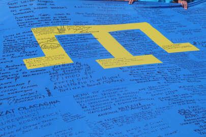 Rusya'da bir tonluk İHA, apartmanın yakınlarında yere çakıldı