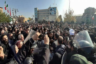Güney Azerbaycan şehirlerinde İran rejimine karşı gösteriler sürüyor!