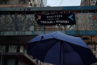 Hong Kong'da yerel seçimlerde Pekin yönetimine büyük darbe!