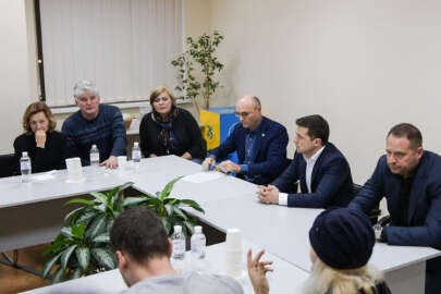 Cumhurbaşkanı Zelenskiy, uçak kazası kurbanlarının aileleriyle buluştu