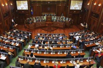 Kosova'da yeni hükumet kuruldu: Türklere bakanlık verildi