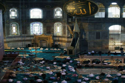 Ayasofya Camisi'nde 86 yıl aradan sonra ilk cuma namazı kılındı