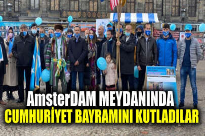 Hollandalı Uygurlar Amsterdam Dam Meydanı'nda Doğu Türkistan Cumhuriyet Bayramı'nı kutladı