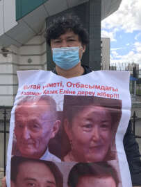 Babası kampta ölen Doğu Türkistanlı sanatçı Akikat Kaliolla'nın ailesi ortadan kayboldu!