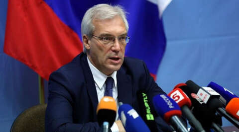 Rusya, bölgedeki nüfuzunu sürdürmek için Kıbrıs'ta uzlaşmayı engellemeye çalışıyor