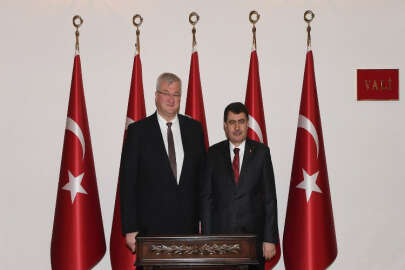 Yunan medyasından çirkin manşet: Haydi Türkiye'yi bitirelim!