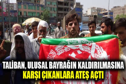 Taliban, Afganistan'da ulusal bayrağın kaldırılmasına karşı çıkan kalabalığın üzerine ateş açtı