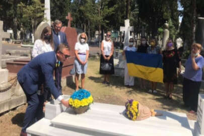 Ukrayna’nın İstanbul Başkonsolosu Gaman ve beraberindeki heyet, Volodımır Murskıy'ın mezarını ziyaret etti