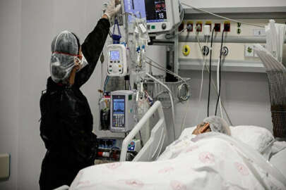 Türkiye'de koronavirüs vaka ve vefat sayısında artış yaşandı