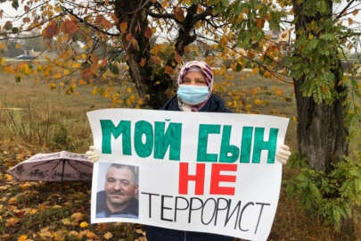 Yüzlerce Kırım Tatarının desteğiyle Rusya'nın alıkoyduğu siyasi tutsakların annelerine verilen cezalar ödendi