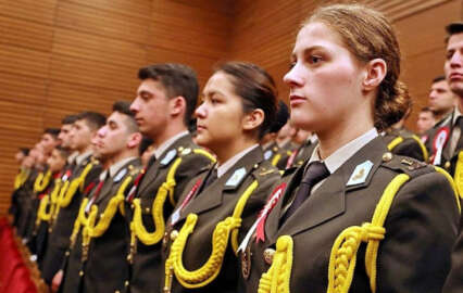 Ukraynalı boksör Usık, yenilmezlik serisini sürdürüyor: WBA, WBO, IBF ve IBO kemerlerinin sahibi oldu