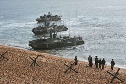 İşgalci Rus ordusu Kırım'da geniş çaplı tatbikat düzenledi