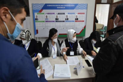 Özbekistan'da cumhurbaşkanlığı seçimleri için halk sandık başında