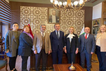 Görev süresi sona erecek olan Ukrayna İstanbul Başkonsolosu Gaman, İstanbul Üniversitesini ziyaret etti