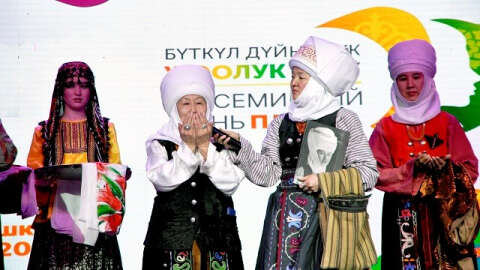 Kırgızistan'ın başkenti Bişkek'te 1 Şubat Dünya Başörtüsü Günü kutlandı